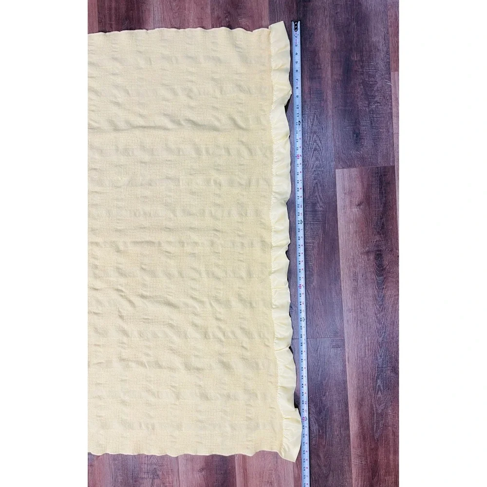 Vintage Faribo 100% Wool Blanket Yellow Waffle Weave Ruffled Satin Trim 53x76